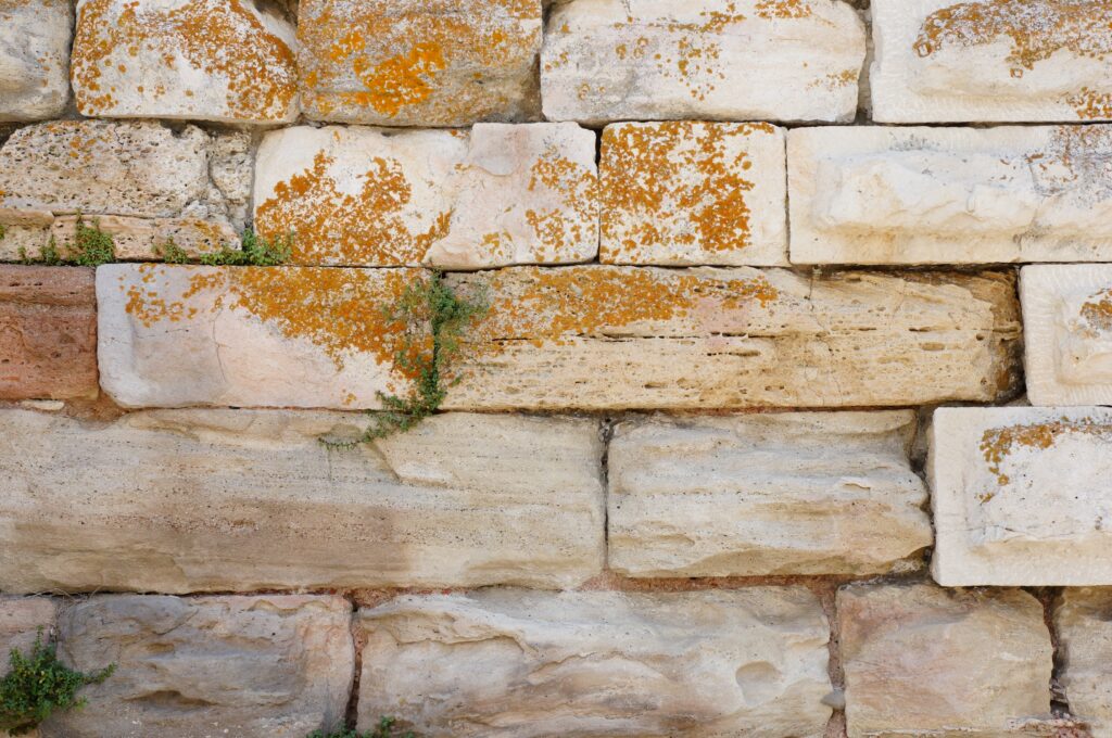 Comment restaurer un mur en pierre ?
